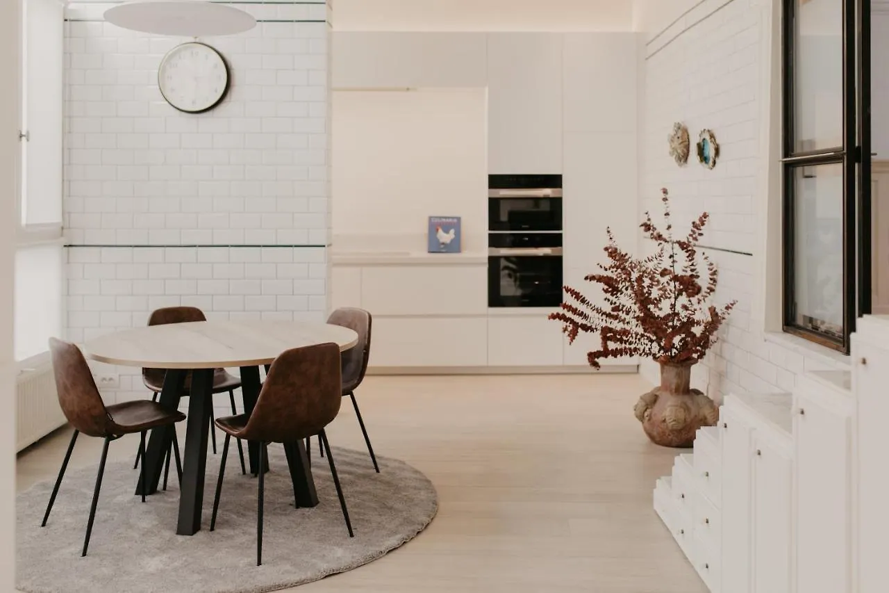 Blue Bird Residence Suite Moriaan contacts